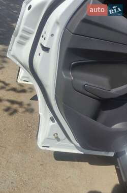 Внедорожник / Кроссовер Ford Escape 2012 в 