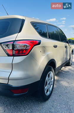 Внедорожник / Кроссовер Ford Escape 2017 в 