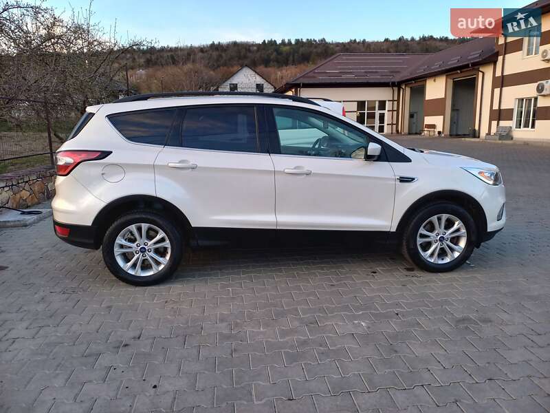 Позашляховик / Кросовер Ford Escape 2018 в Могилів-Подільському