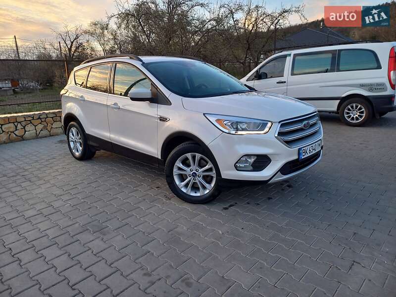 Позашляховик / Кросовер Ford Escape 2018 в Могилів-Подільському