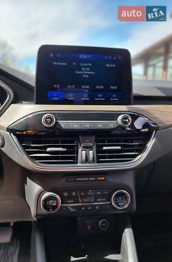 Внедорожник / Кроссовер Ford Escape 2020 в 