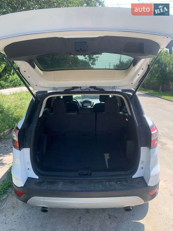 Внедорожник / Кроссовер Ford Escape 2018 в Дубно