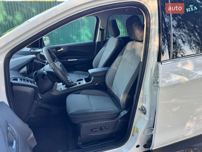Внедорожник / Кроссовер Ford Escape 2018 в Дубно