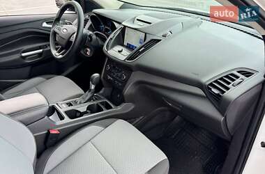 Внедорожник / Кроссовер Ford Escape 2016 в 