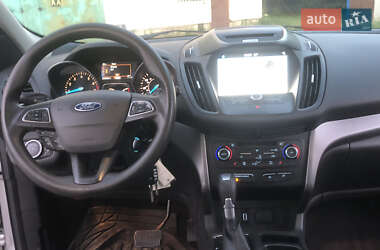 Внедорожник / Кроссовер Ford Escape 2016 в 