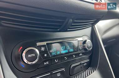Внедорожник / Кроссовер Ford Escape 2013 в 