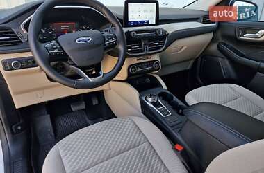 Внедорожник / Кроссовер Ford Escape 2021 в 