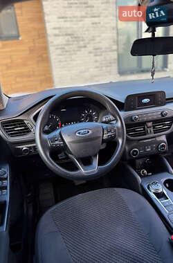 Внедорожник / Кроссовер Ford Escape 2019 в 