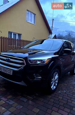 Внедорожник / Кроссовер Ford Escape 2017 в 