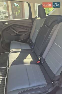 Внедорожник / Кроссовер Ford Escape 2015 в 