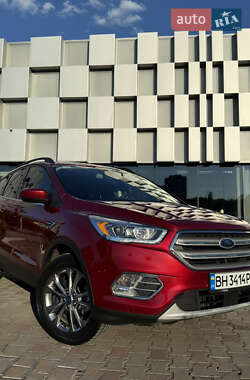 Внедорожник / Кроссовер Ford Escape 2018 в 