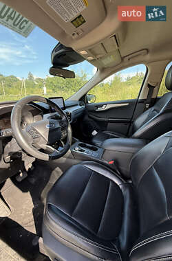 Внедорожник / Кроссовер Ford Escape 2020 в 
