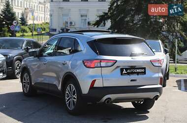Позашляховик / Кросовер Ford Escape 2022 в 