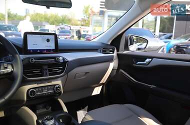 Позашляховик / Кросовер Ford Escape 2022 в 