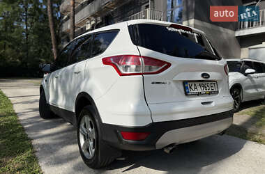 Внедорожник / Кроссовер Ford Escape 2014 в 