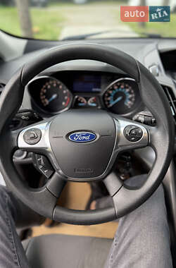 Внедорожник / Кроссовер Ford Escape 2014 в 