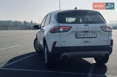 Внедорожник / Кроссовер Ford Escape 2020 в 