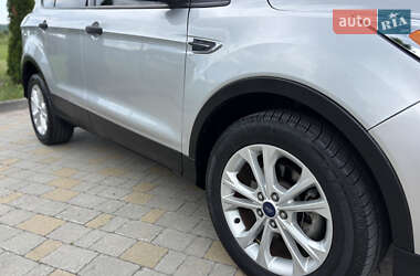 Внедорожник / Кроссовер Ford Escape 2017 в 