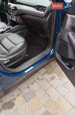 Внедорожник / Кроссовер Ford Escape 2020 в 