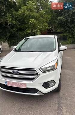Внедорожник / Кроссовер Ford Escape 2017 в 