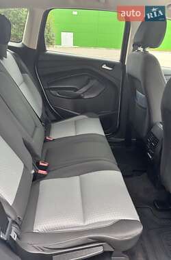 Внедорожник / Кроссовер Ford Escape 2017 в 