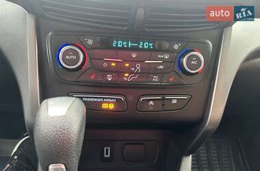 Внедорожник / Кроссовер Ford Escape 2017 в 