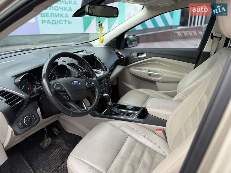 Внедорожник / Кроссовер Ford Escape 2016 в Черкассах