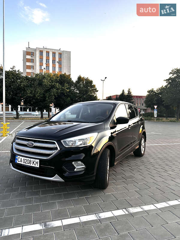 Внедорожник / Кроссовер Ford Escape 2017 в 
