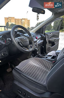 Внедорожник / Кроссовер Ford Escape 2017 в 