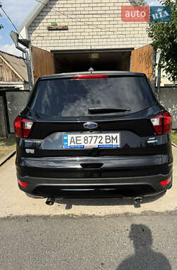 Внедорожник / Кроссовер Ford Escape 2019 в 