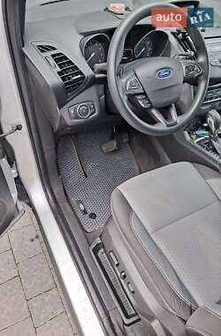 Внедорожник / Кроссовер Ford Escape 2018 в 