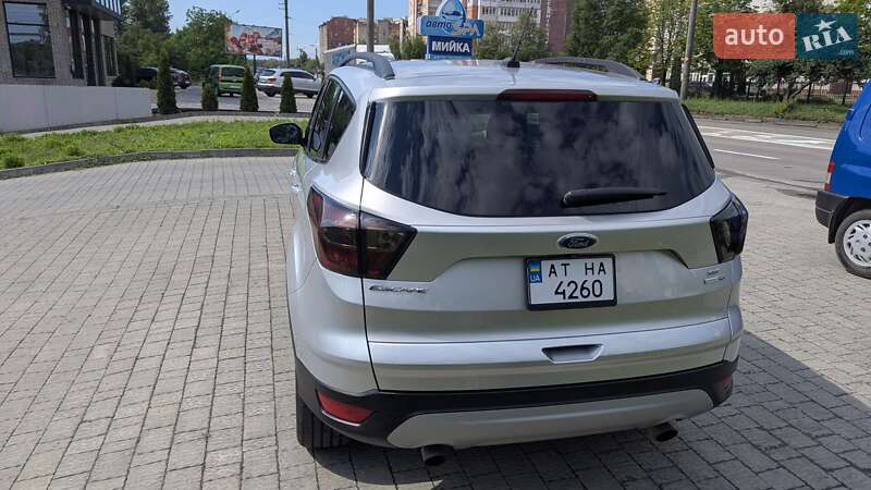 Позашляховик / Кросовер Ford Escape 2016 в Івано-Франківську