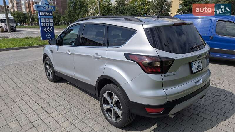 Позашляховик / Кросовер Ford Escape 2016 в Івано-Франківську