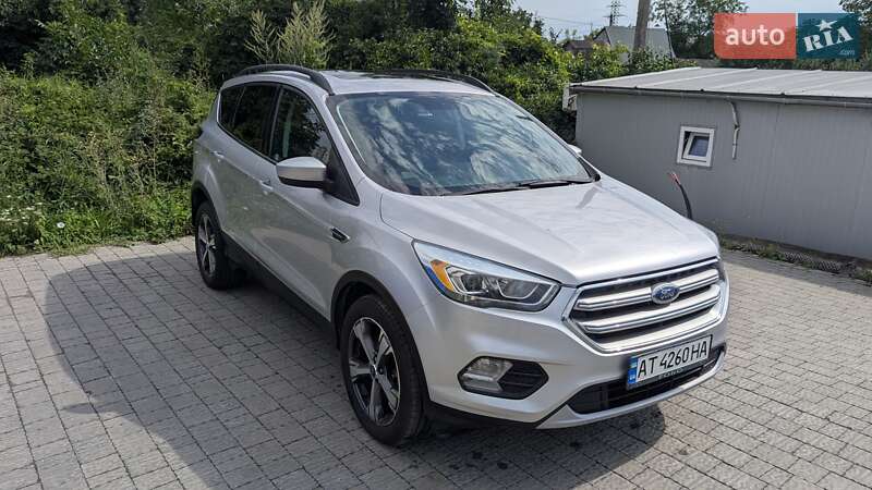Позашляховик / Кросовер Ford Escape 2016 в Івано-Франківську