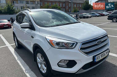 Внедорожник / Кроссовер Ford Escape 2017 в 