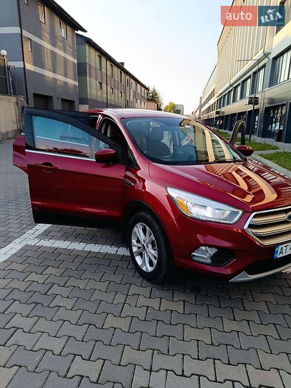 Внедорожник / Кроссовер Ford Escape 2016 в Ивано-Франковске