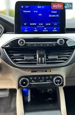 Внедорожник / Кроссовер Ford Escape 2019 в 