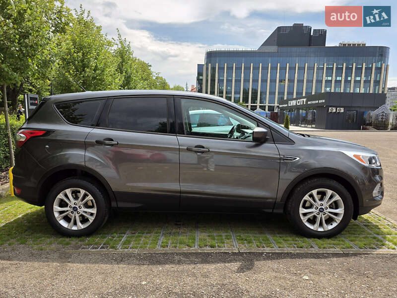 Внедорожник / Кроссовер Ford Escape 2017 в Львове