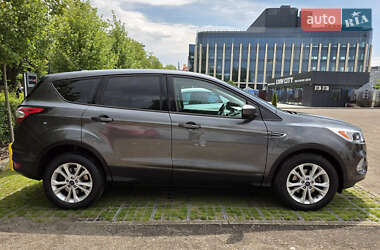 Внедорожник / Кроссовер Ford Escape 2017 в 