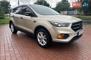 Внедорожник / Кроссовер Ford Escape 2018 в 