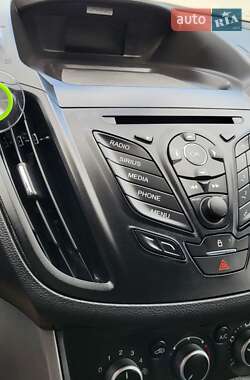 Внедорожник / Кроссовер Ford Escape 2015 в 