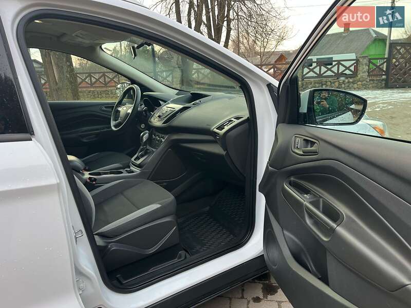 Внедорожник / Кроссовер Ford Escape 2014 в Брошневе-Осаде