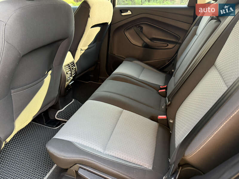 Внедорожник / Кроссовер Ford Escape 2017 в Днепре