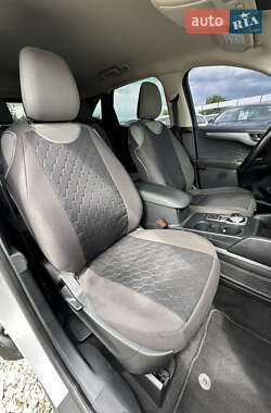 Внедорожник / Кроссовер Ford Escape 2020 в 