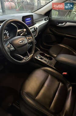 Внедорожник / Кроссовер Ford Escape 2020 в 
