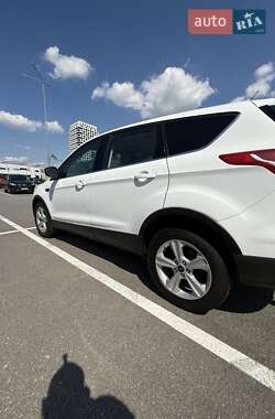 Внедорожник / Кроссовер Ford Escape 2015 в 