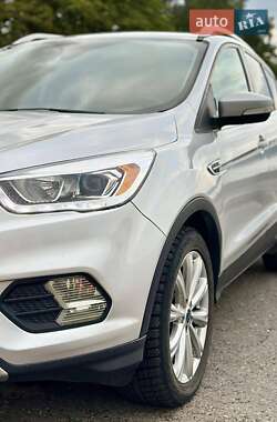 Внедорожник / Кроссовер Ford Escape 2016 в 