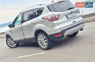 Внедорожник / Кроссовер Ford Escape 2016 в 