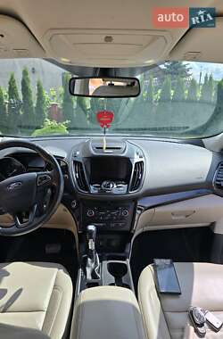 Внедорожник / Кроссовер Ford Escape 2016 в 