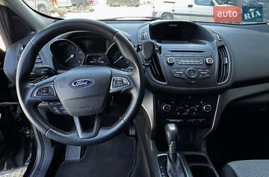 Внедорожник / Кроссовер Ford Escape 2017 в 